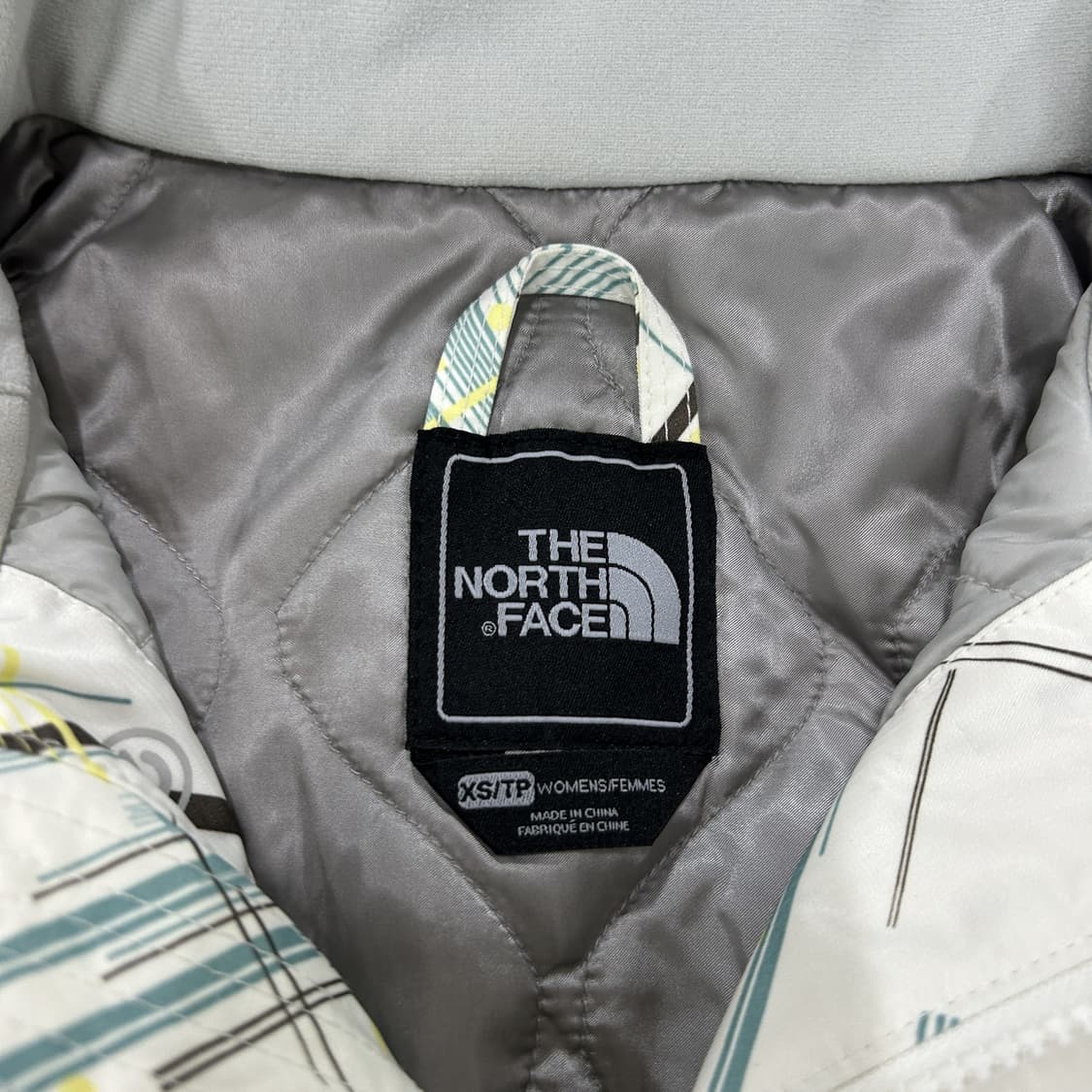 노스페이스 화이트 패턴 방수 자켓 XS 상품이미지2