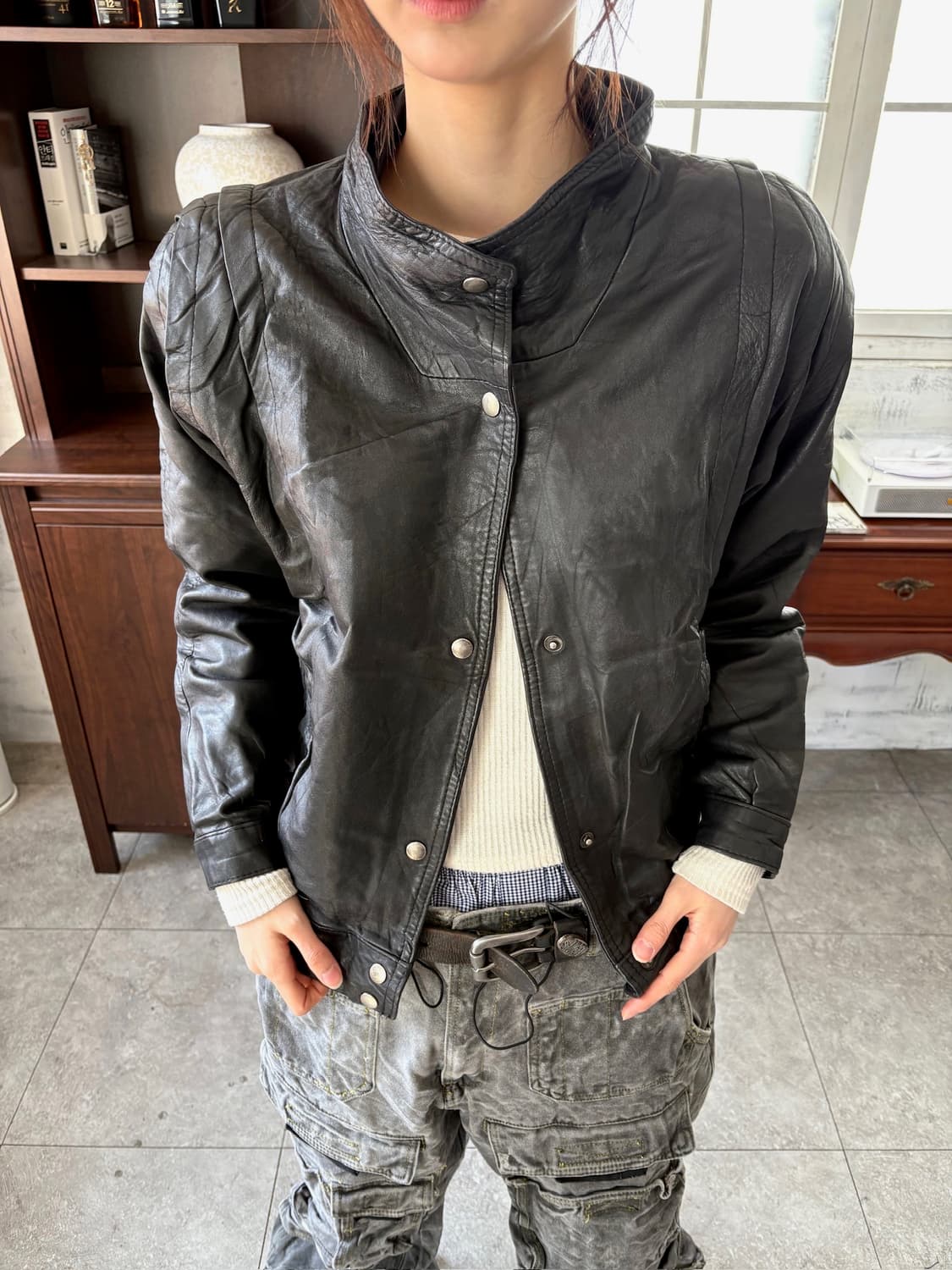 하이넥 버튼 포인트 블루종 레더 자켓 상품이미지1