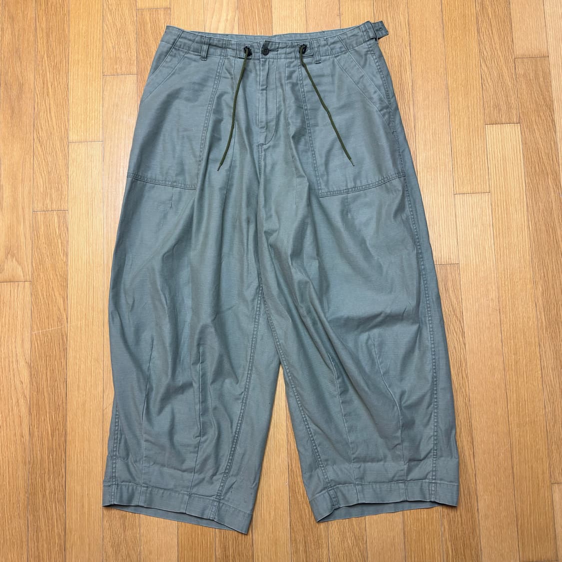 니들스 백사틴 벌룬 베이커팬츠 상품이미지2