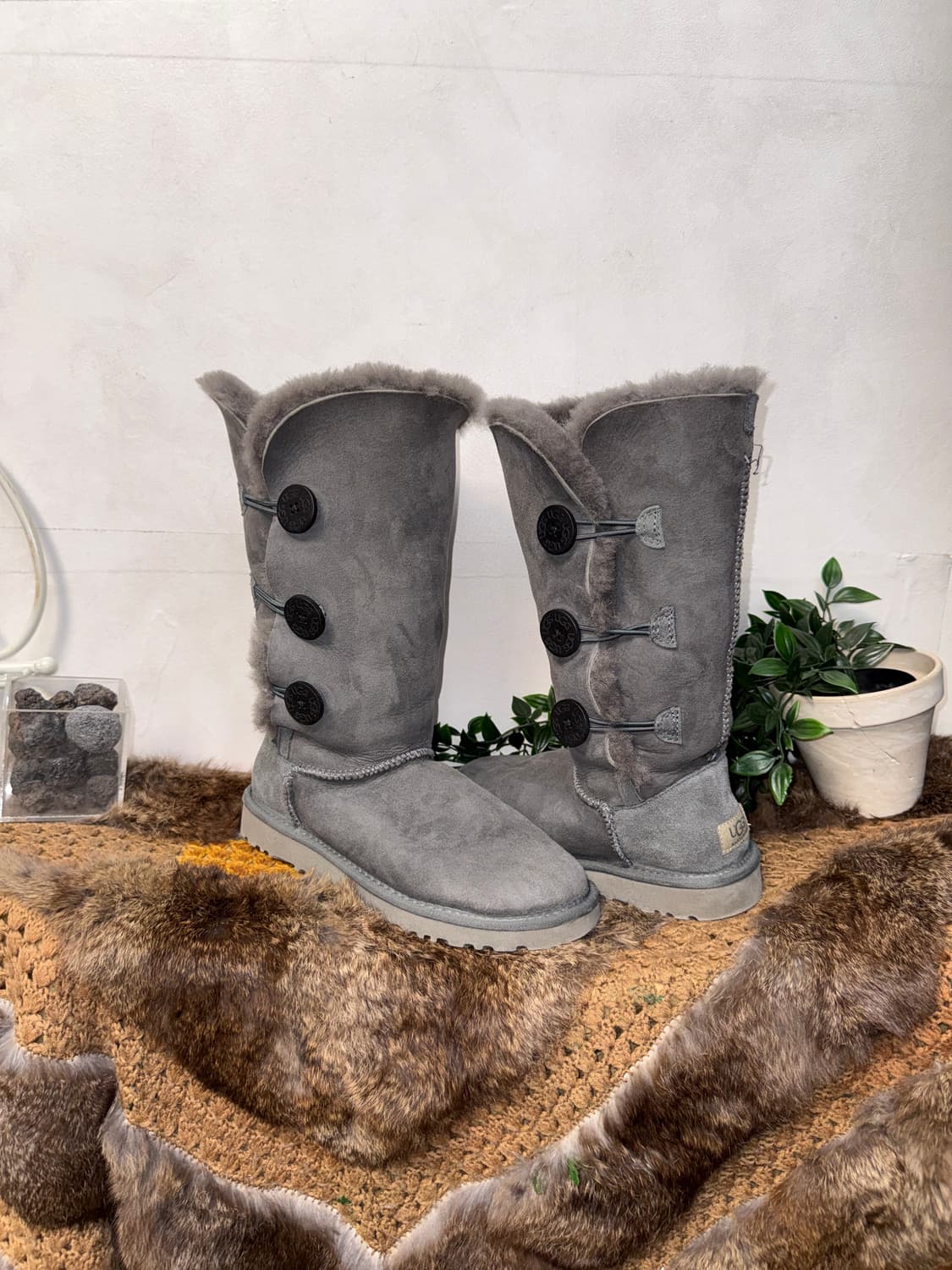 UGG bailey button triplet boots 상품이미지2