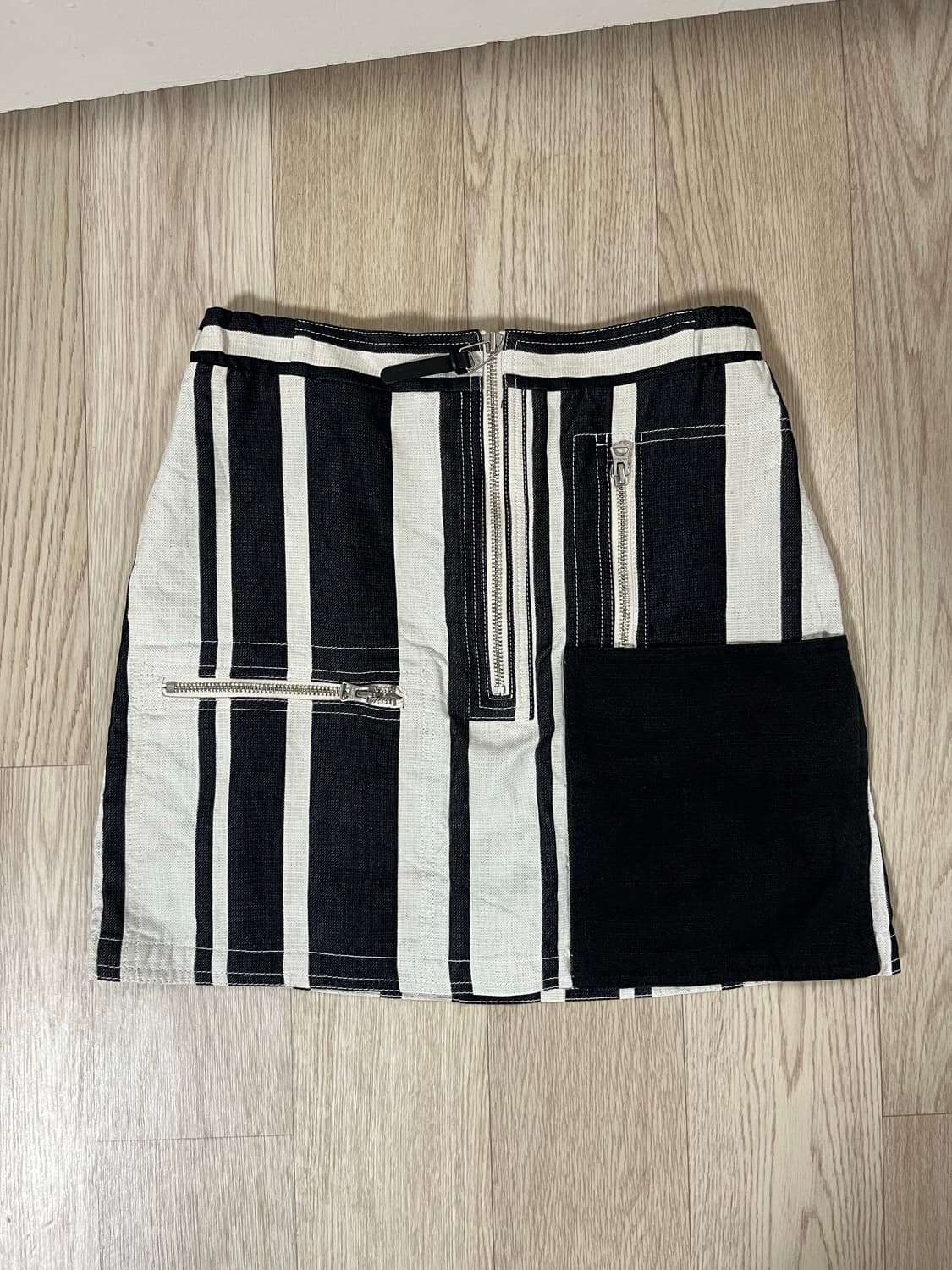 아크네스튜디오 스트라이프 치마 상품이미지1