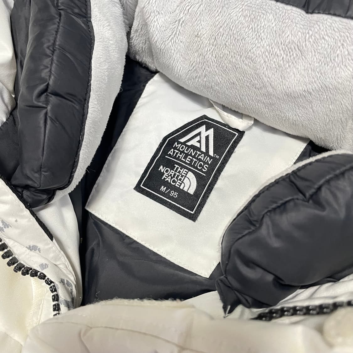 [M] 노스페이스 화이트 눕시 롱패딩 상품이미지2