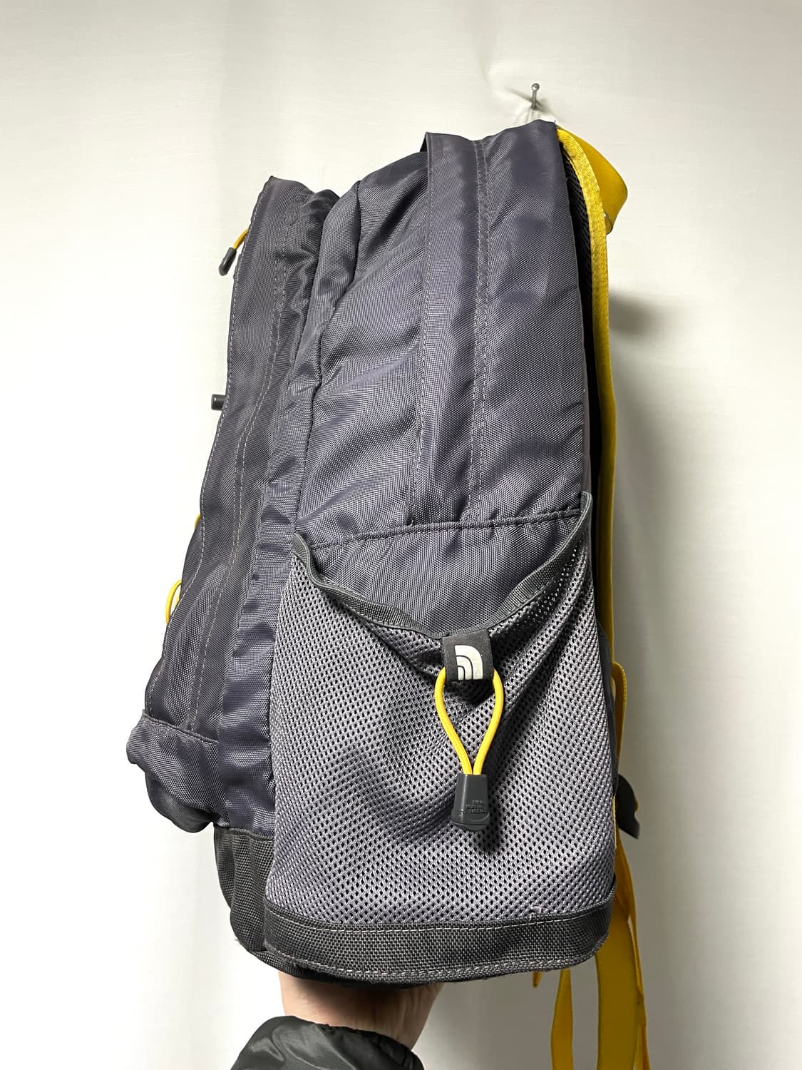 노스페이스 제스터 고프코어 테크니컬 백팩 등산배낭 여행가방 _ 차콜/옐로 상품이미지4