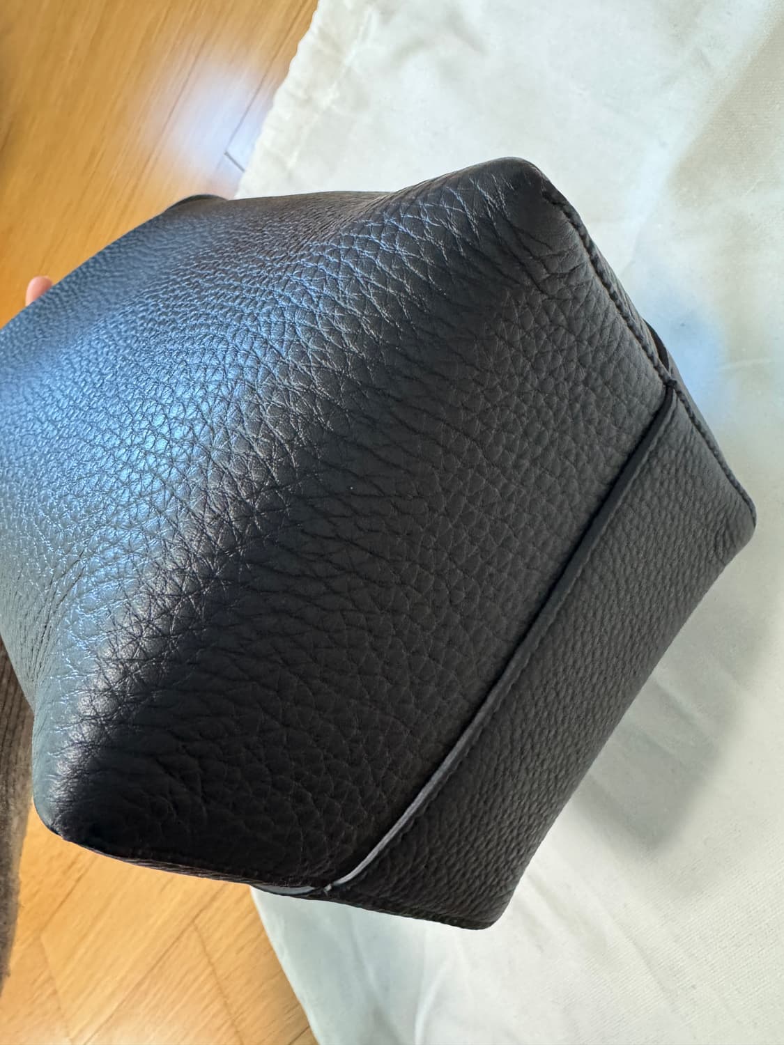 더로우 스몰 N/S 파크 토트 블랙 색상 판매합니다 상품이미지3