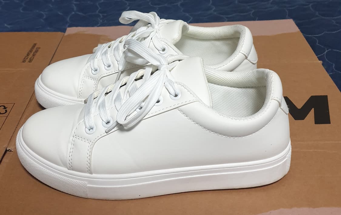 CARET 화이트 스니커즈 (240). 상품이미지3