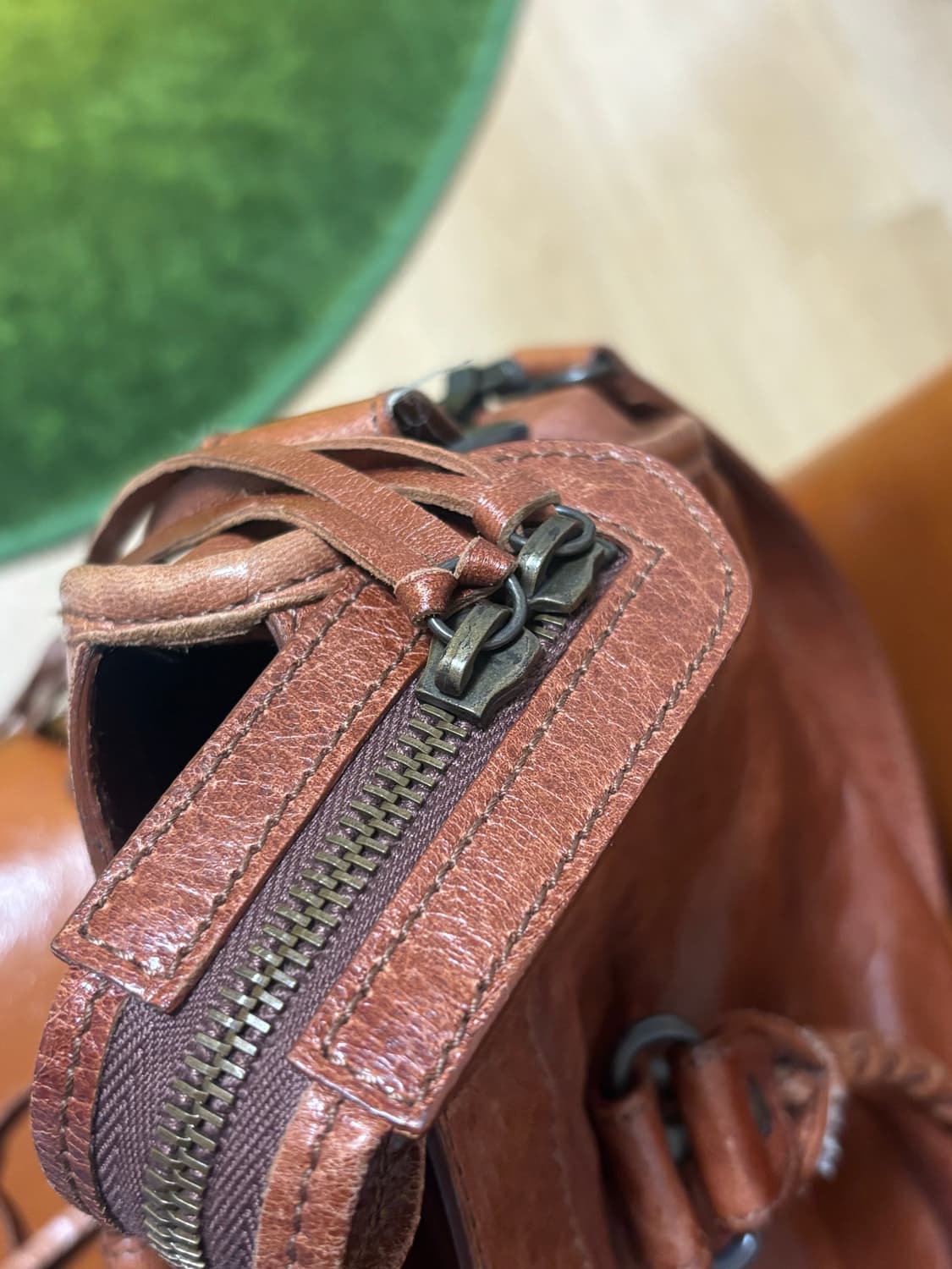 발렌시아가 모터백 브라운 상품이미지4