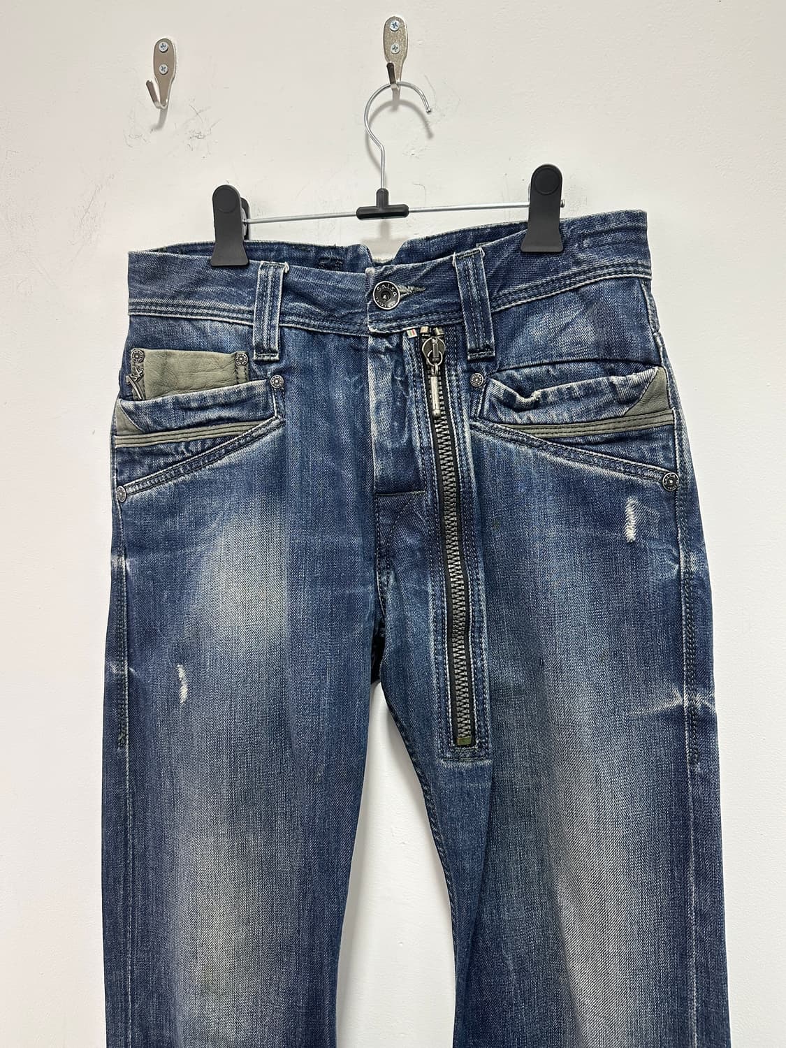 Leather detail zipper denim pants  상품이미지6