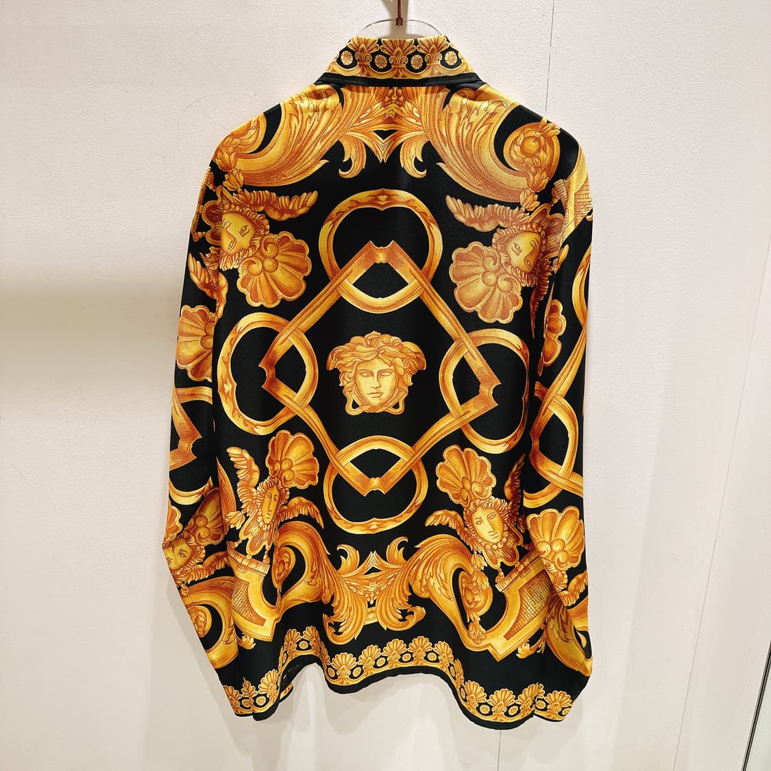 (정품/새상품) VERSACE 베르사체 남성 블랙 골드 바로크 실크 셔츠 상품이미지3