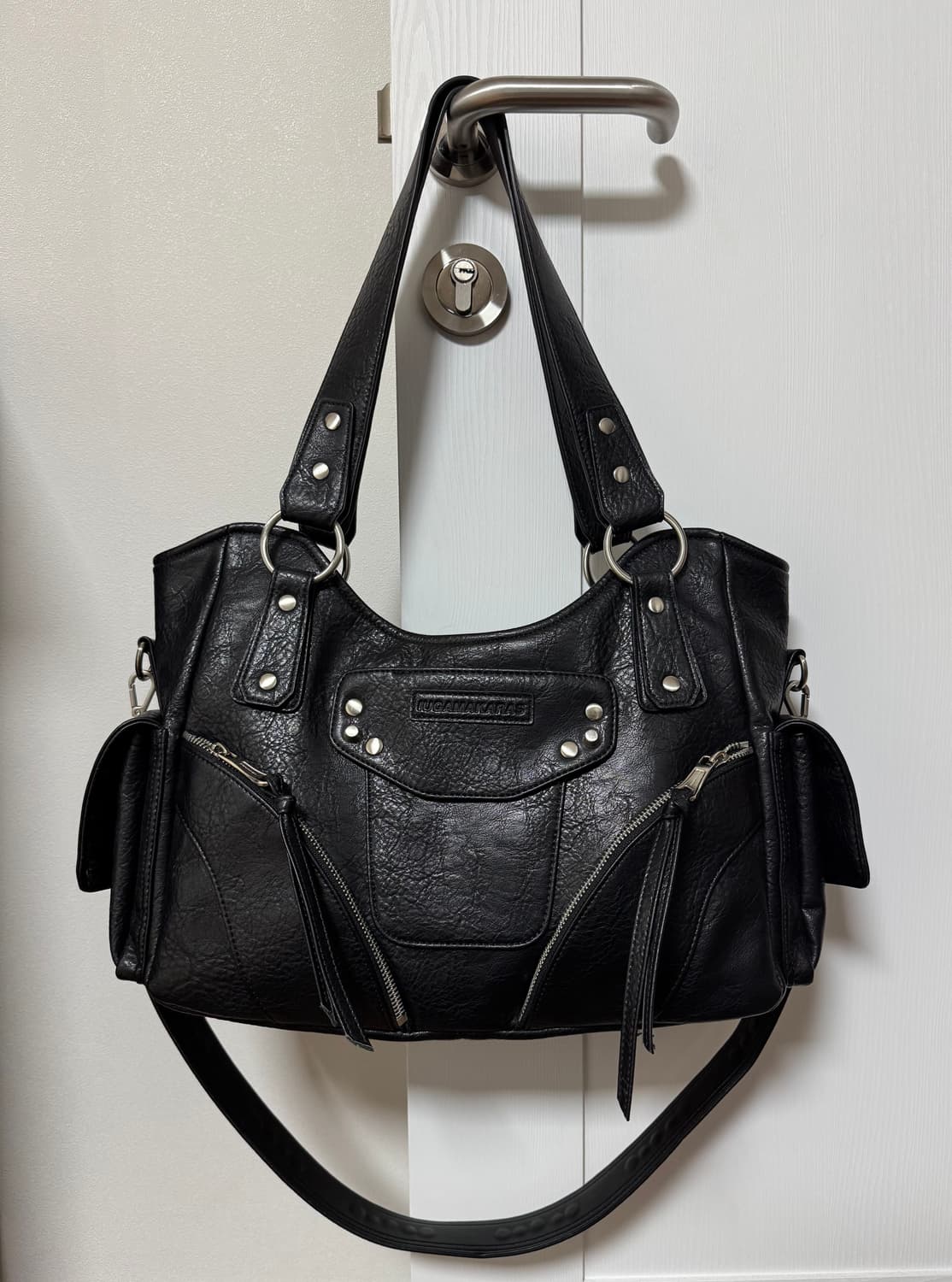 이우가마카라스 스터디드 레더 숄더 백 + 스터디드 스트랩 상품이미지3