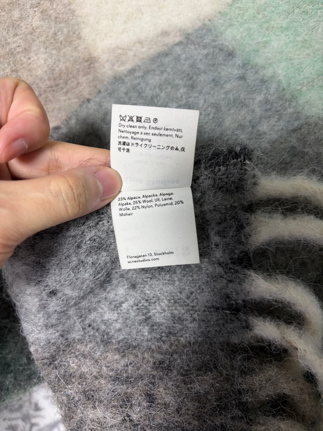 아크네 스튜디오 머플러 og 상품이미지4