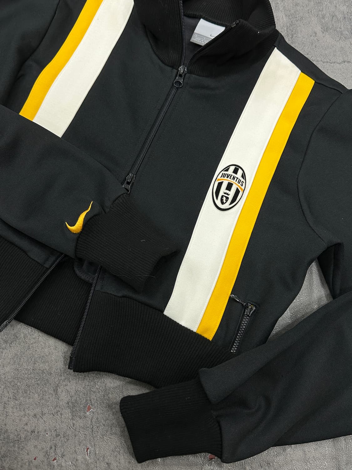 나이키 유벤투스 크롭 커스텀 크랩탑 저지 상품이미지2