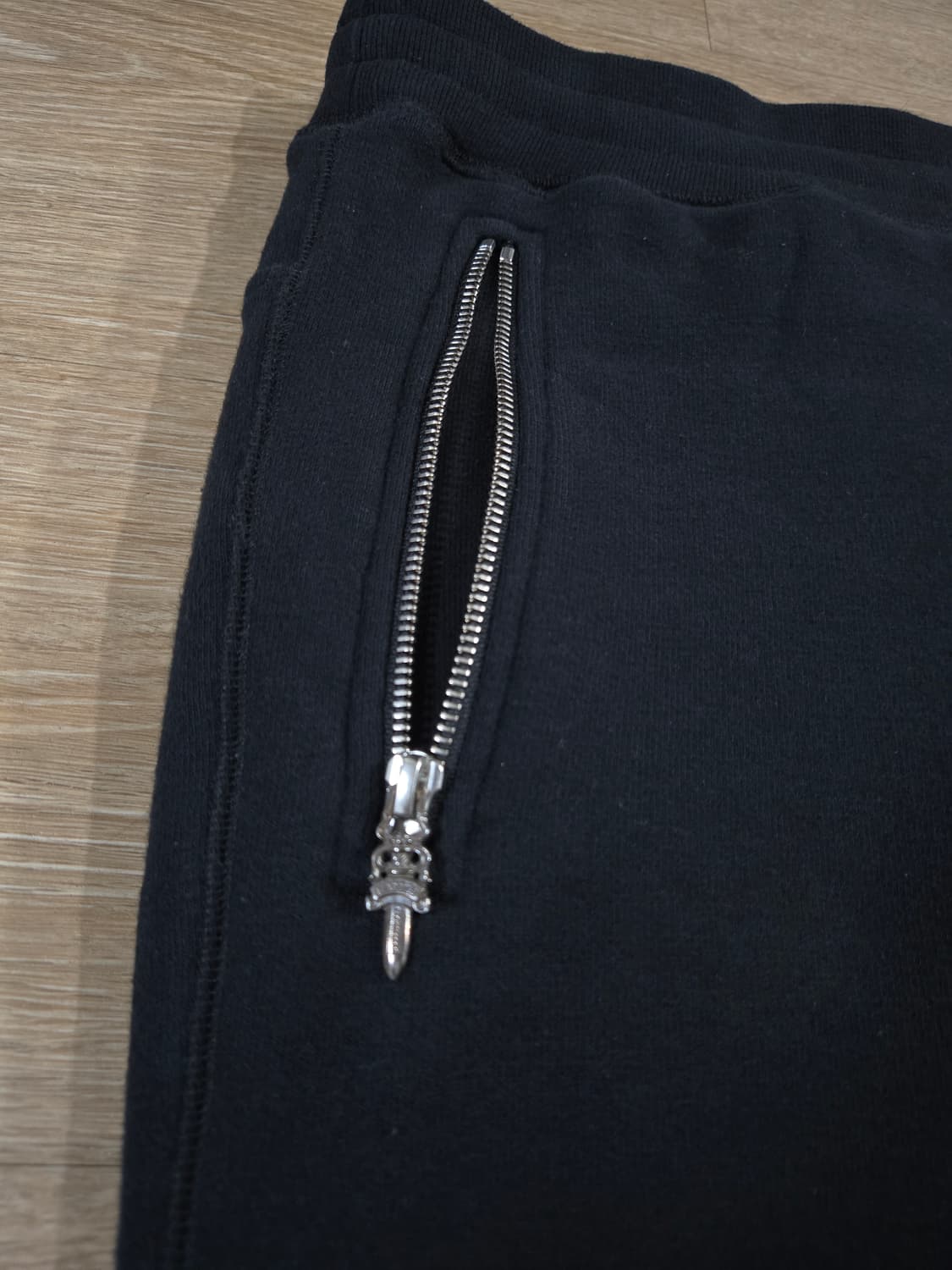 크롬하츠 대거 퍽유자수 가죽패치 팬츠 상품이미지3