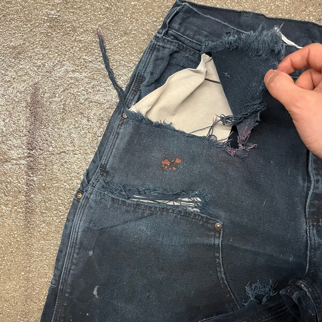 Carhartt 데미지 더블니 팬츠 (35“) 상품이미지3