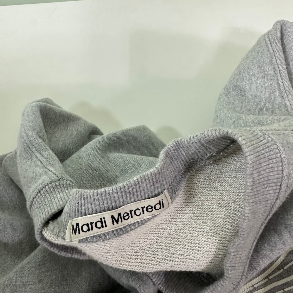 우먼OS 메르디마크르디 그레이 플라워로고 오버핏 스웻셔츠 맨투맨  상품이미지4