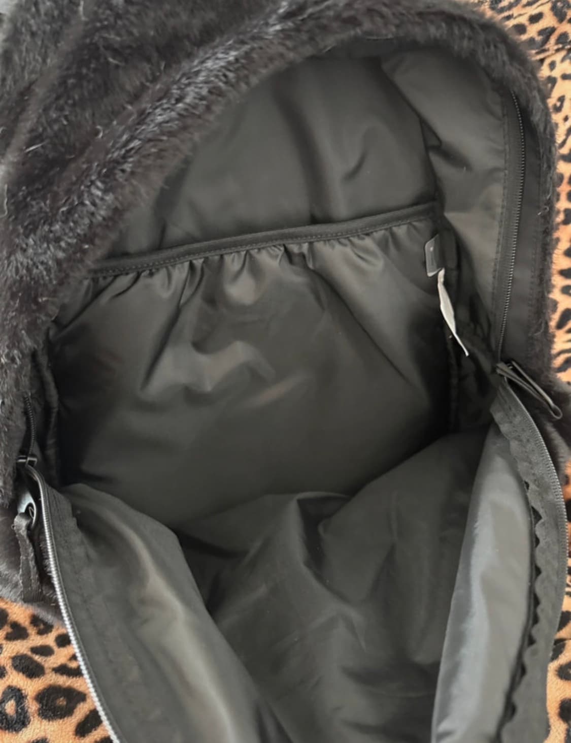 Eastpak 이스트팩 퍼 백팩 24L 상품이미지4