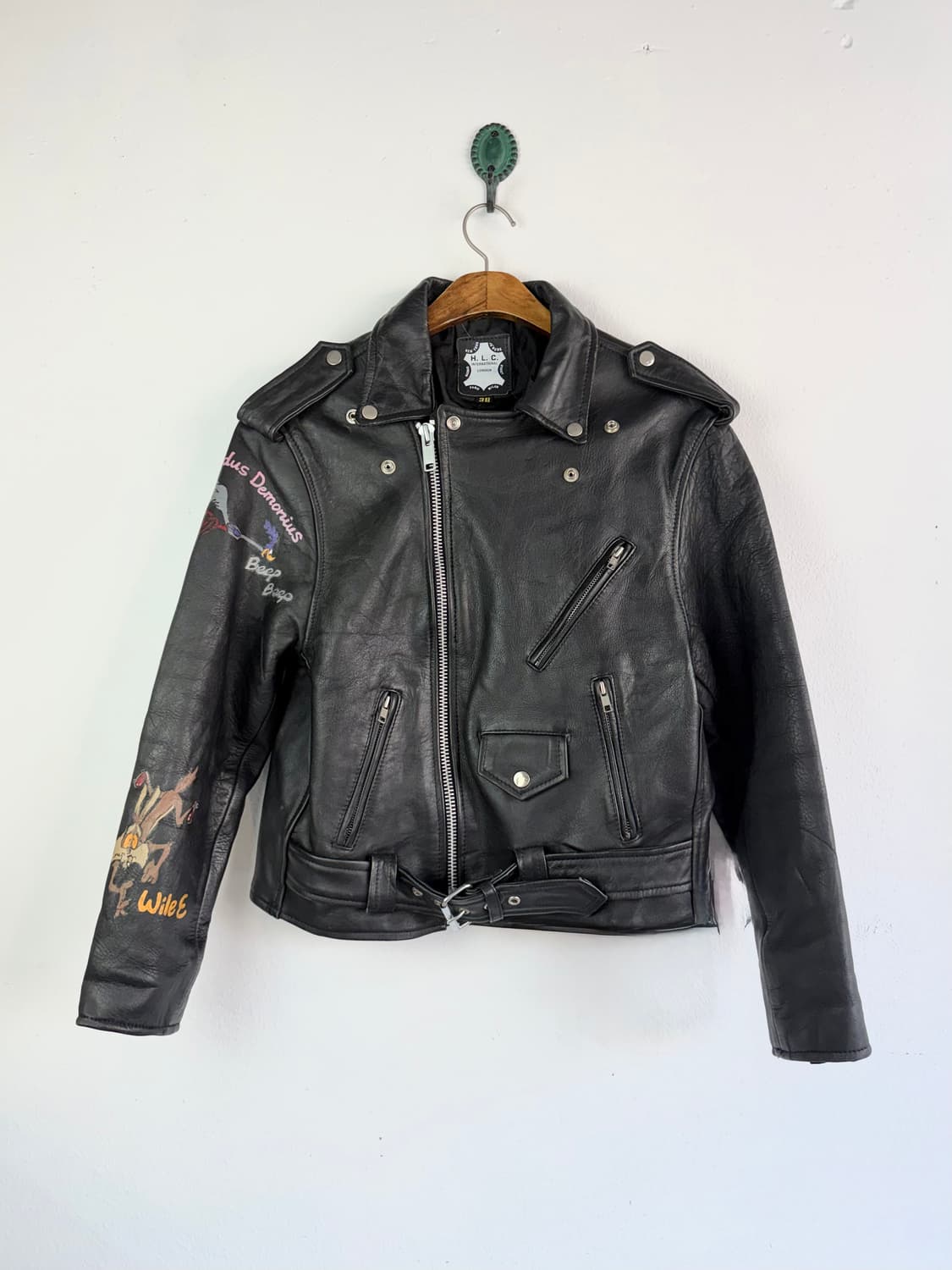 H.L.C. 루니튠즈 핸드 페인티드 레더 라이더 자켓 상품이미지1