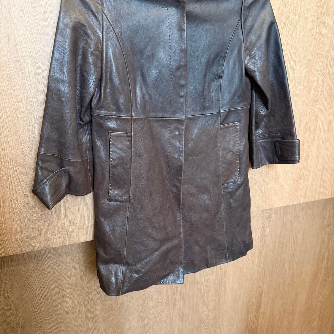 빈티지 레더 자켓 노카라 7부 소매 히든 버튼 디테일 레귤러핏 브라운 상품이미지4