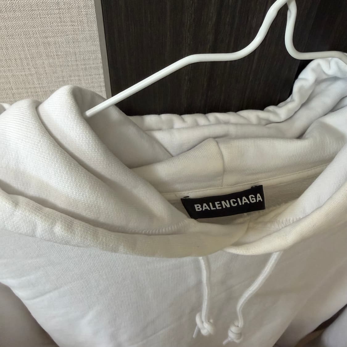 발렌시아가 백로고 후드티 화이트 색상 M  상품이미지3