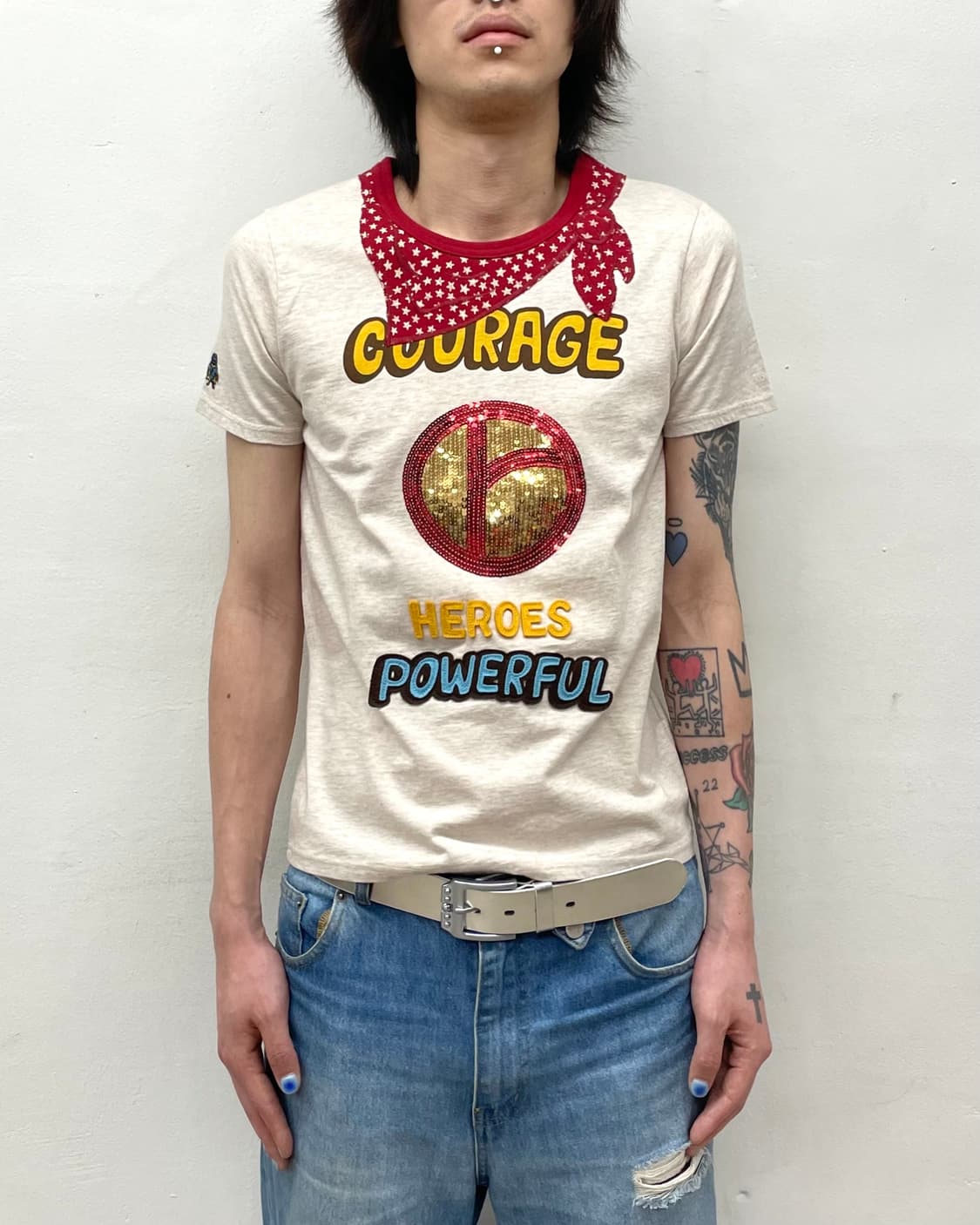 Star Red Scarf Spangled Ivory T-shirt  상품이미지1