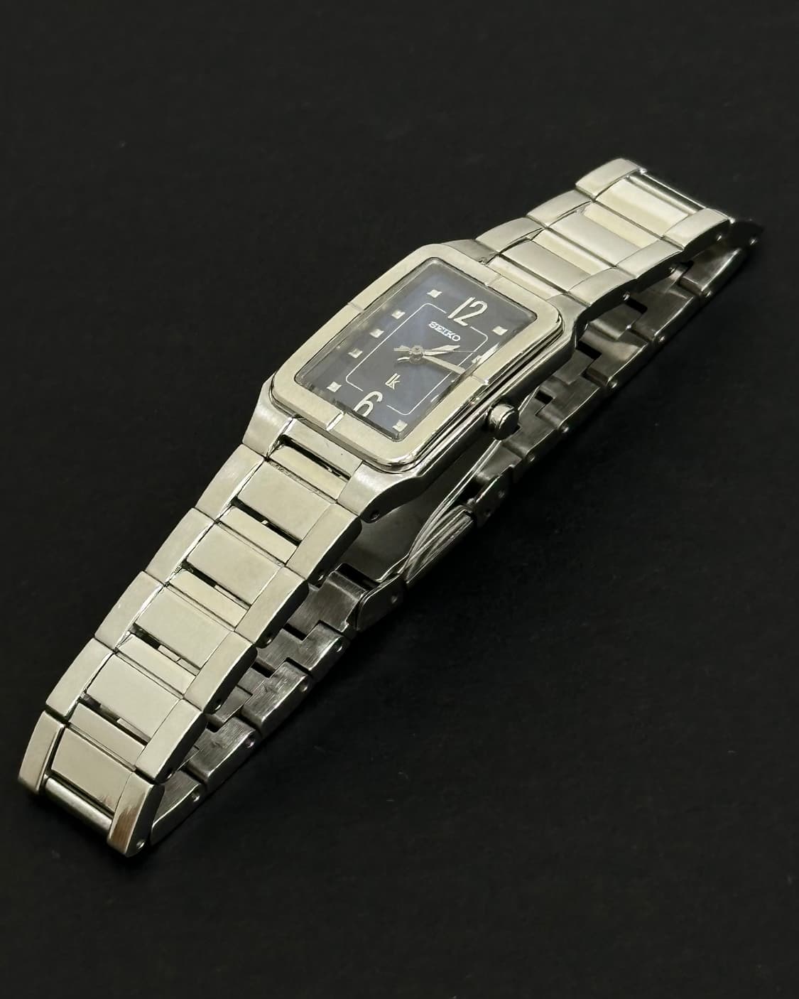 세이코 루키아 렉탱귤러 네이비 쿼츠 시계 상품이미지3