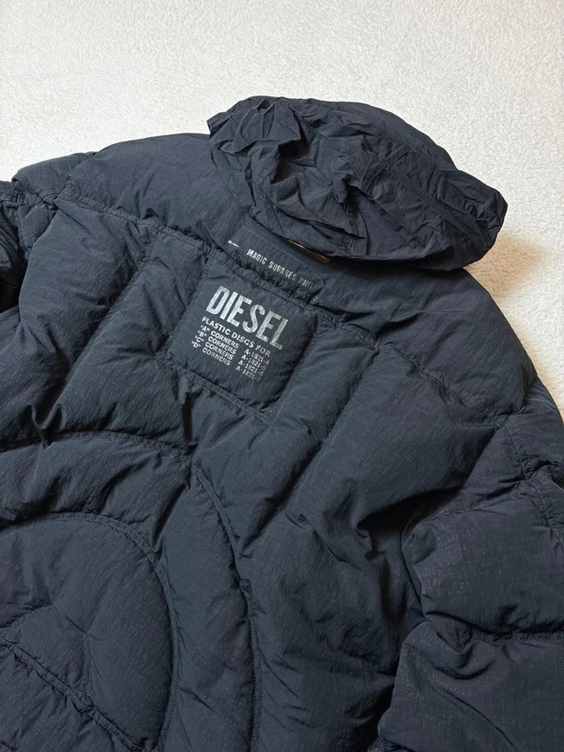 디젤 피그먼트 테크니컬 푸퍼 후디 패딩 PN6649 상품이미지7