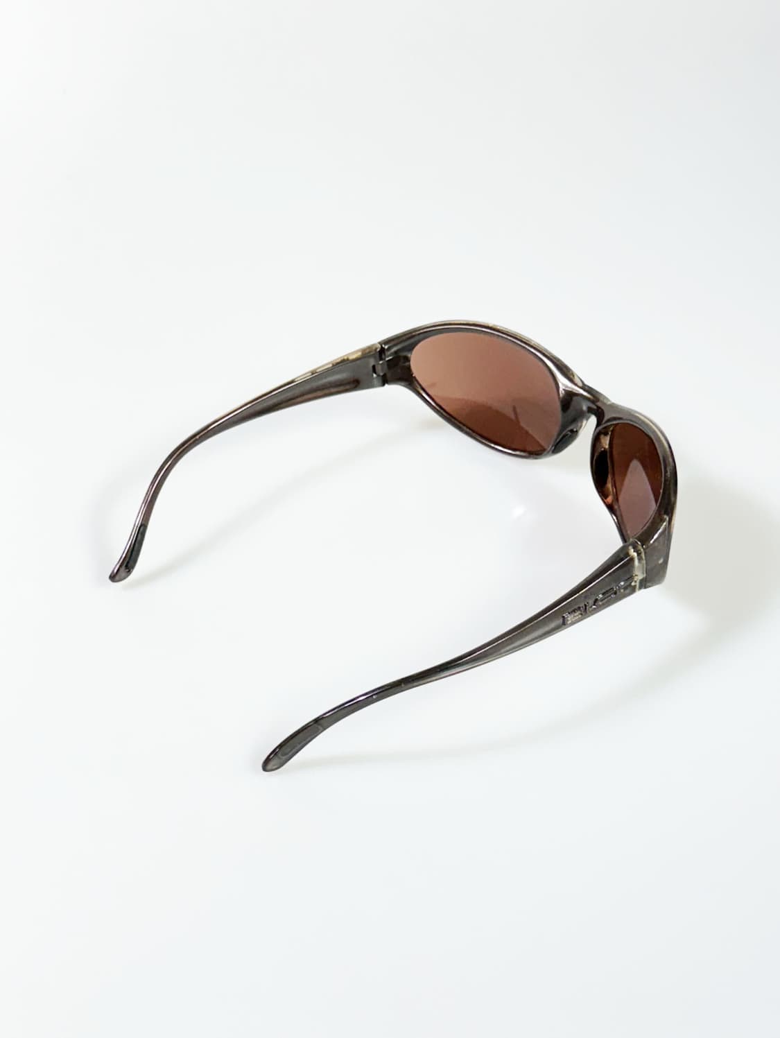 BLOC 랩어라운드 스포티 프레임 틴트 빈티지 선글라스 상품이미지4