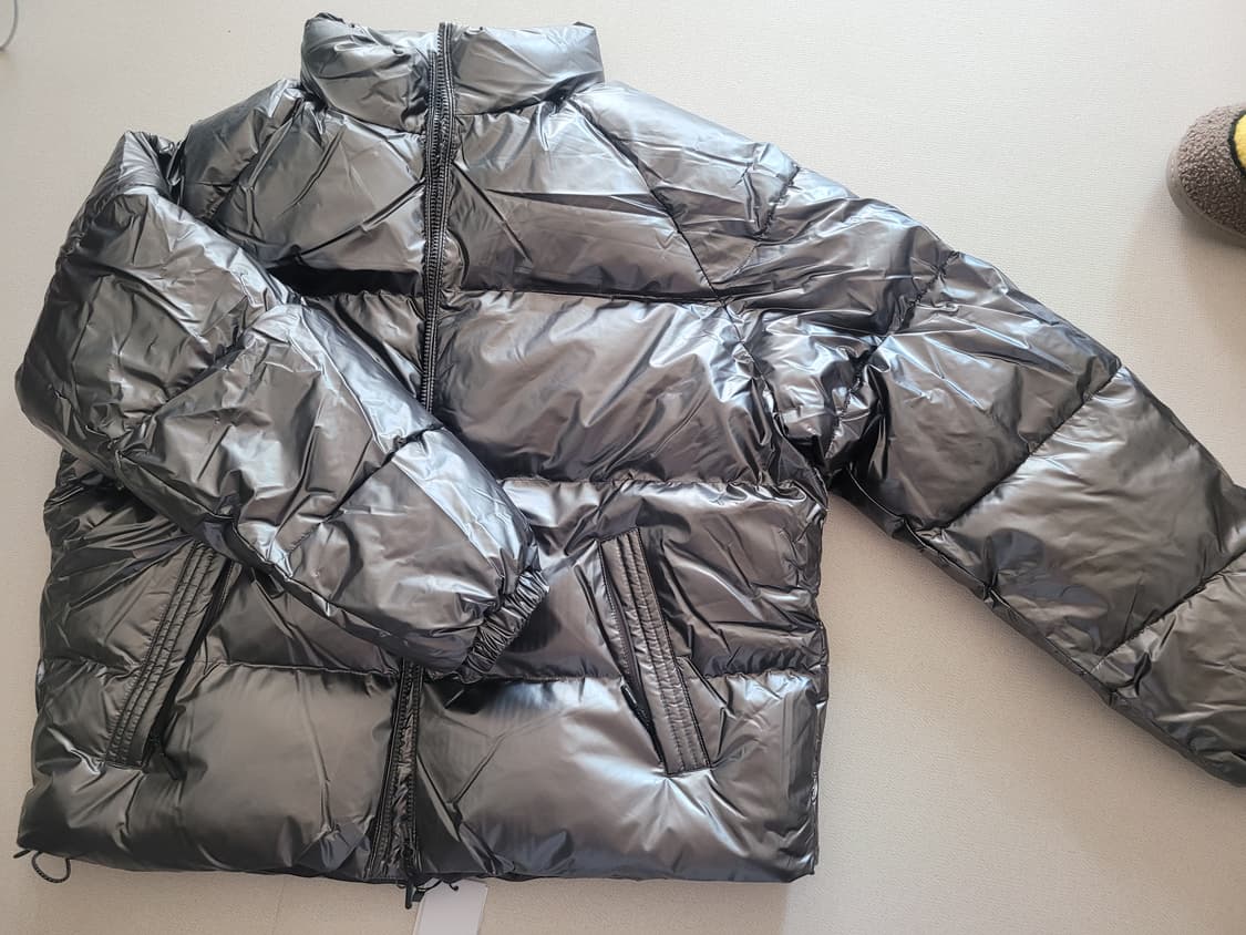 필루미네이트 글로시 레더 패딩 차콜 L 새상품 상품이미지2