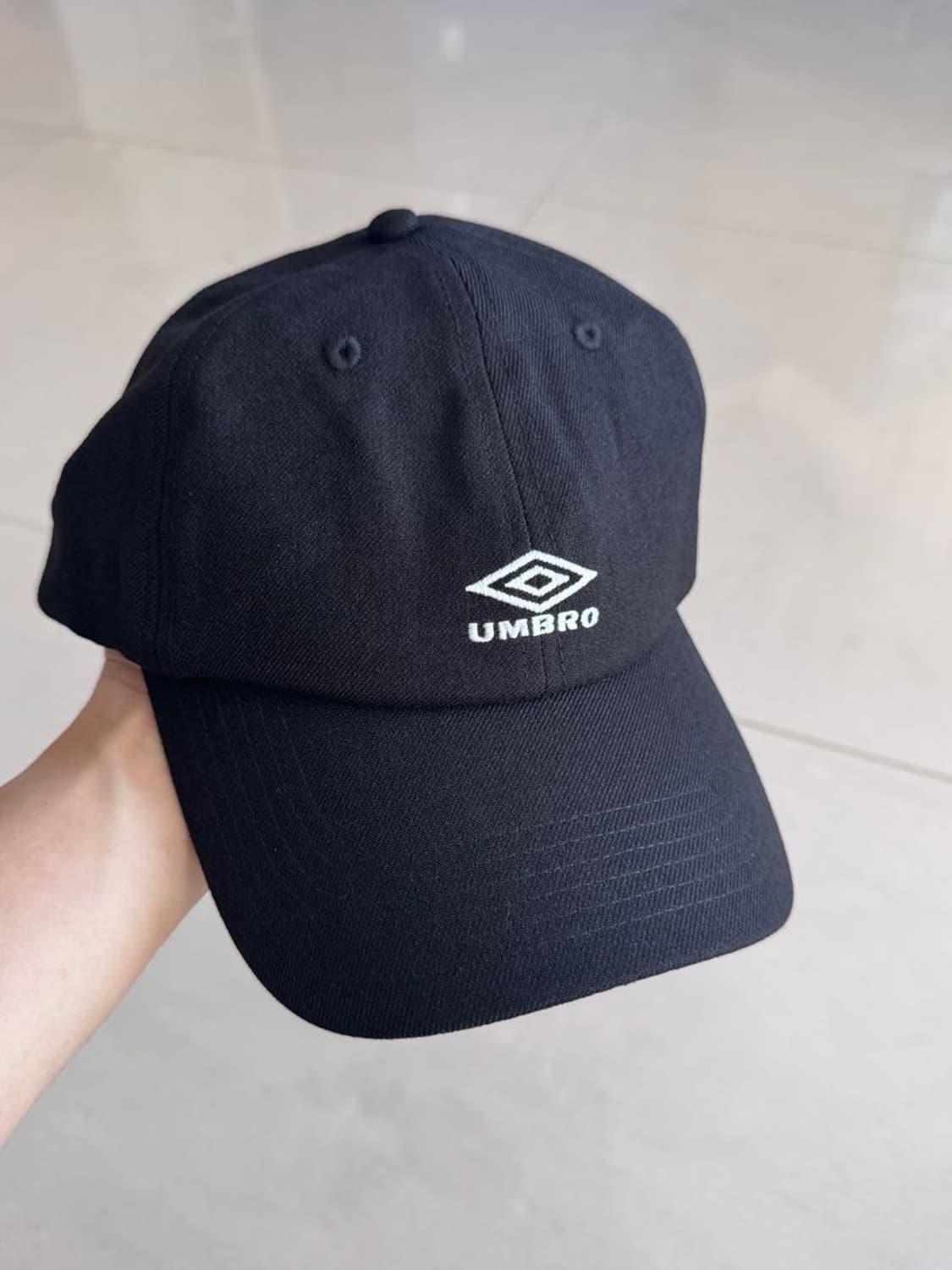 X BY LOGO CAP 엄브로 X 바이 로고 캡 상품이미지1