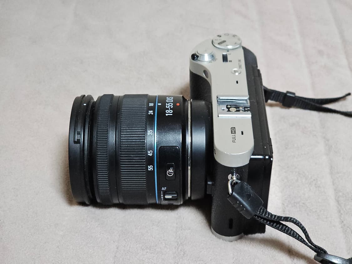 삼성 NX300M 미러리스 카메라와 18-55mm 렌즈 상품이미지5