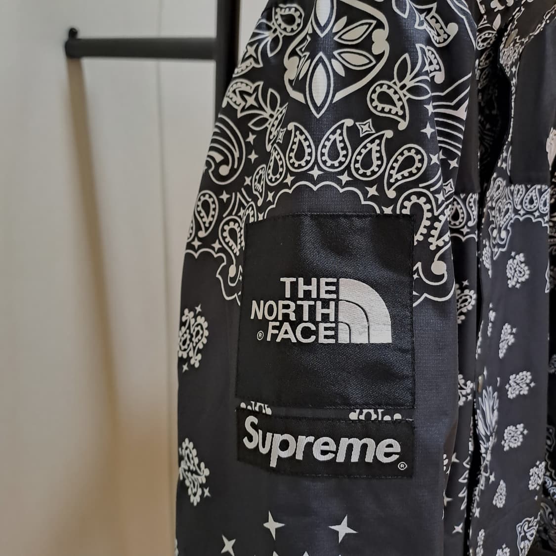 (택포) 슈프림 노스페이스 반다나 바람막이 블랙 B684 상품이미지3