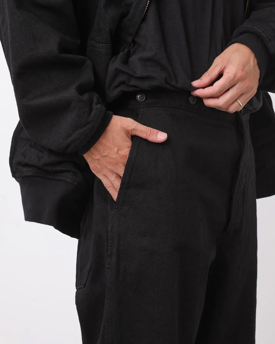 코모리 블랙 데님 오버 팬츠 상품이미지1