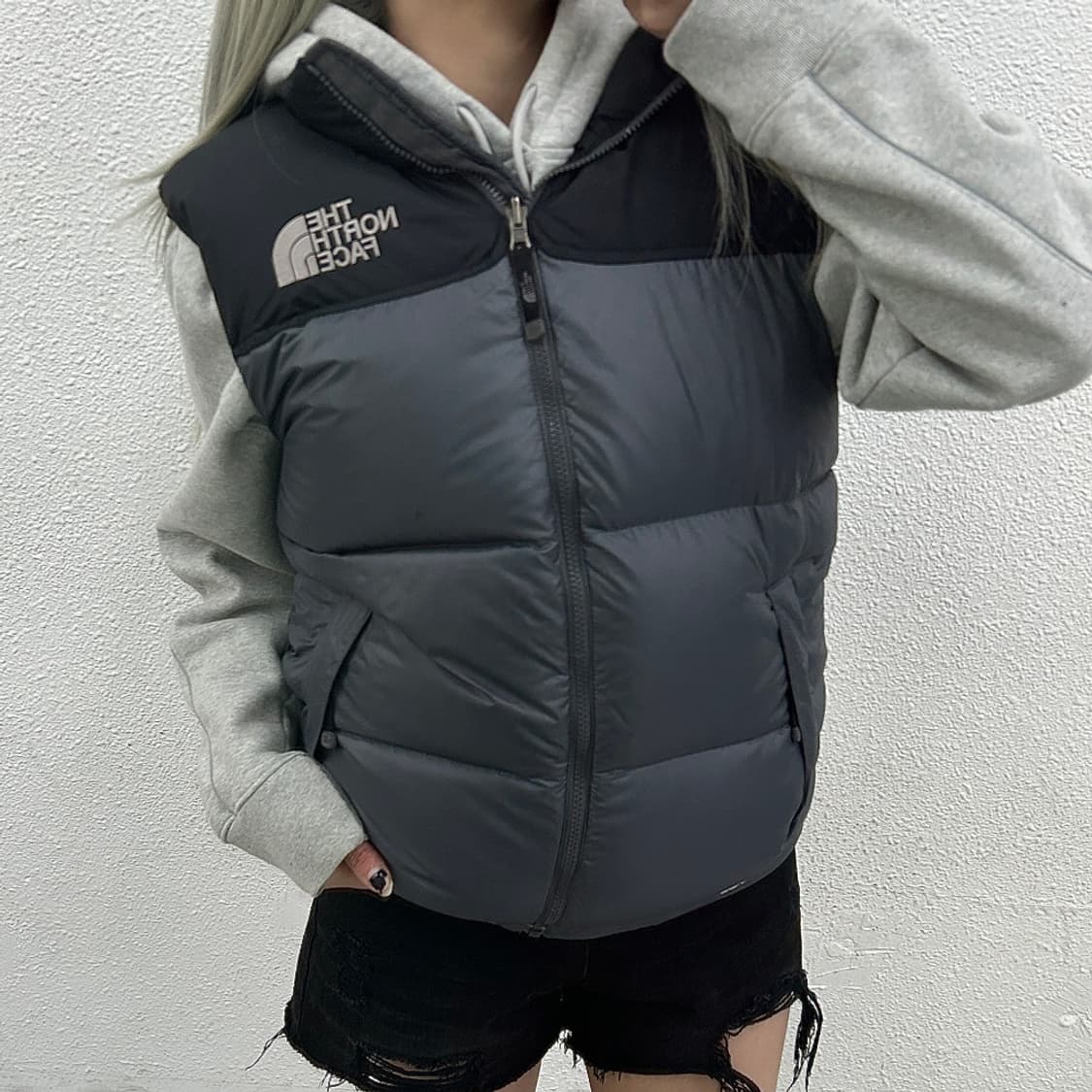 노스페이스 700 블랙 배색 차콜 패딩조끼 90 상품이미지1