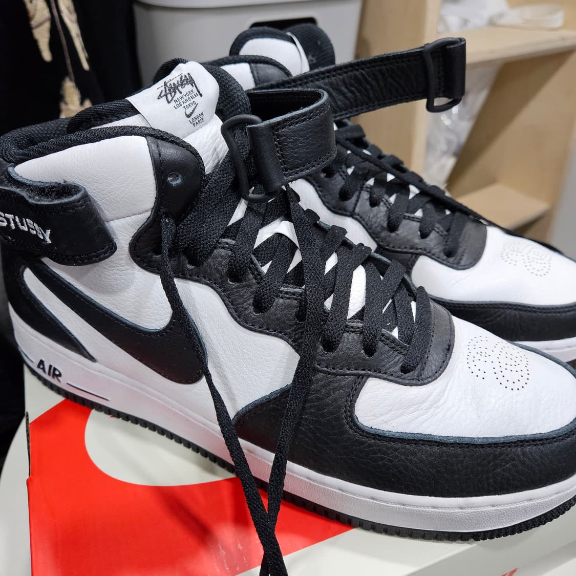 나이키 스투시 에어포스미드 블랙앤라이트본 285 상품이미지3