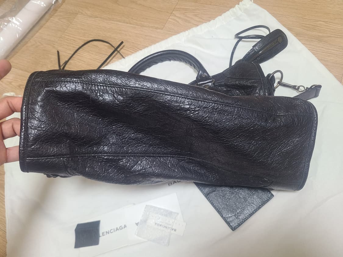 발렌시아가 모터백 시티 블랙 미디엄  상품이미지3