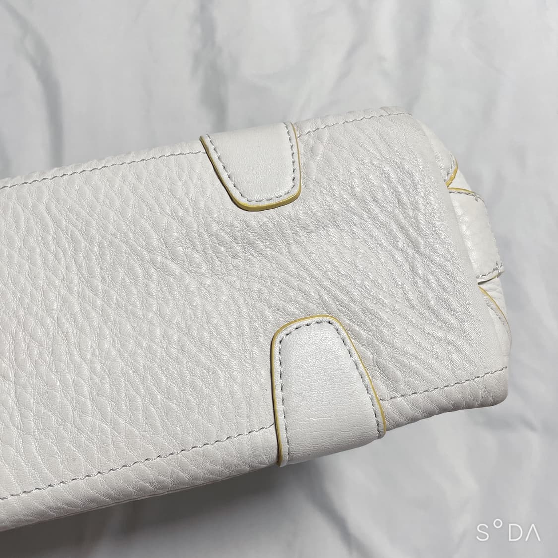 코치 화이트 가죽 토트백 상품이미지3