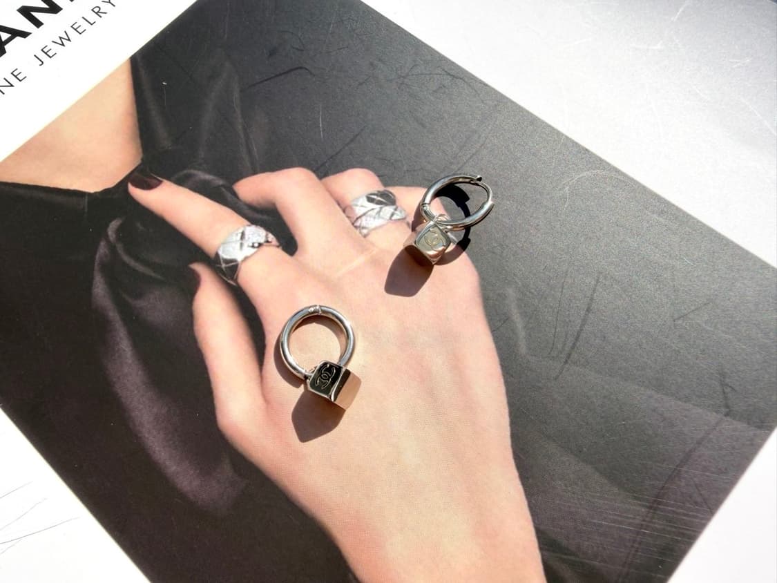 샤넬 링 큐브 이어링 실버 상품이미지6