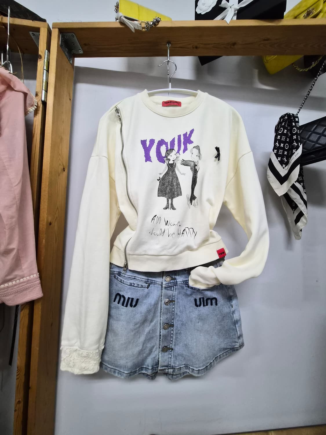 육심원 포인트 맨투맨 상품이미지1