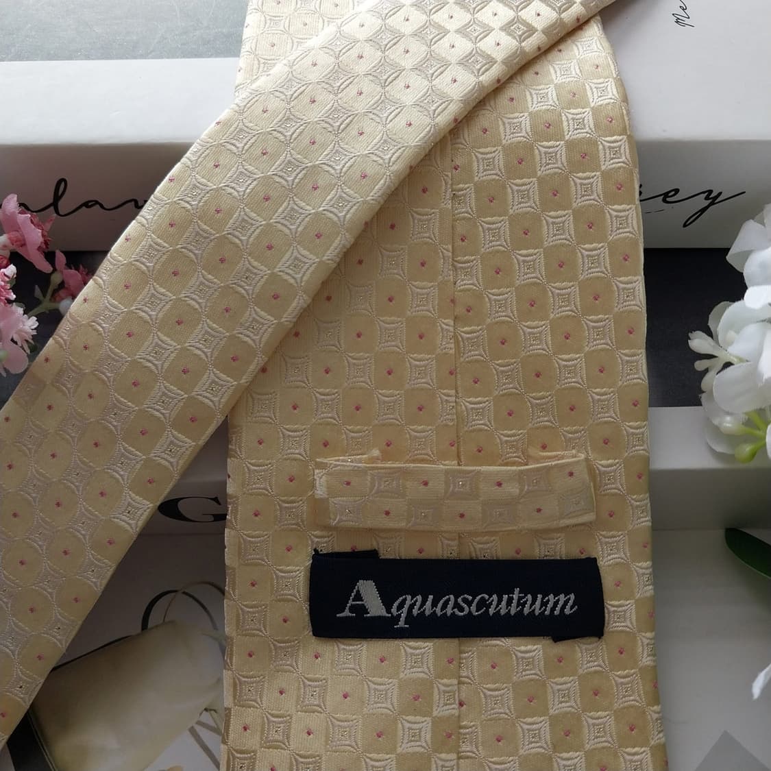 아쿠아스큐텀 실크 자카드 패턴 넥타이 9.3cm A+등급 K2059
 상품이미지5