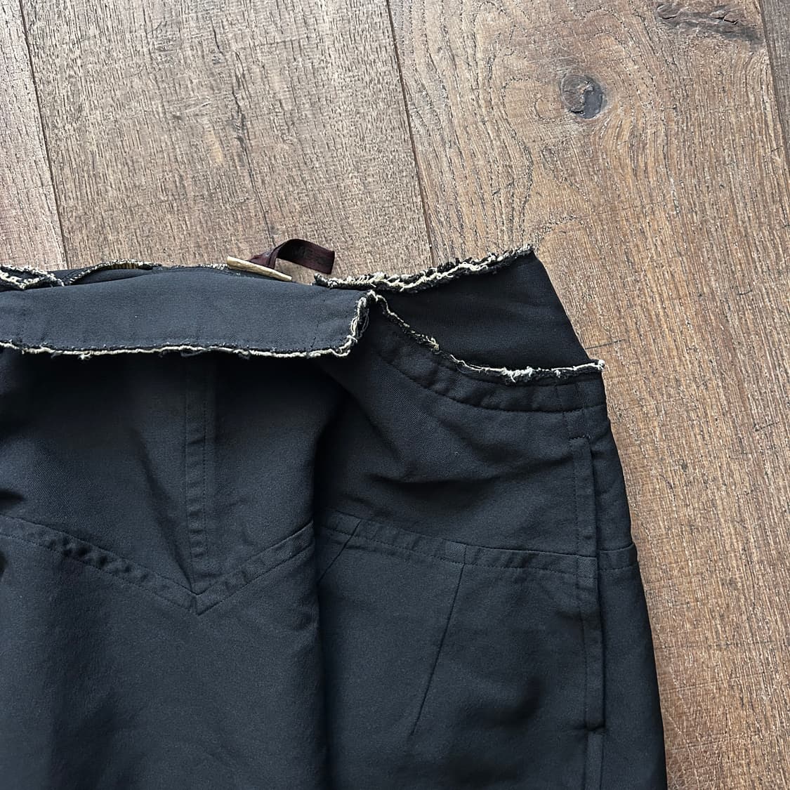 Cuttingline Distressed Volume Skirt 상품이미지4