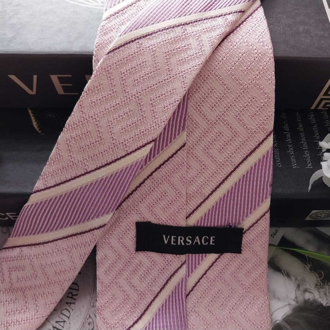 베르사체 실크 스트라이프 패턴 넥타이 9.3cm A+등급 K1806
 상품이미지5