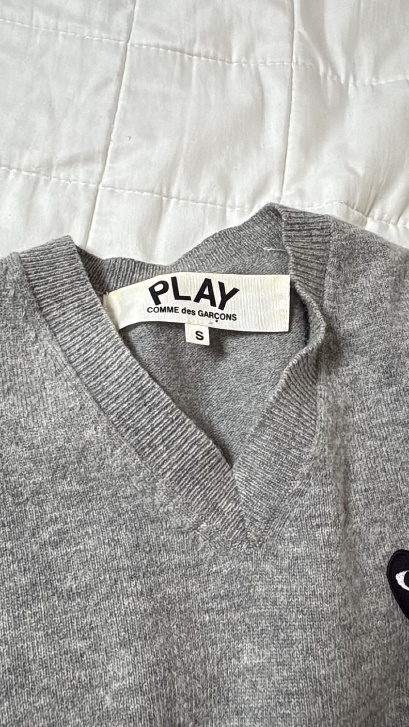 꼼데가르송 블랙하트 브이넥 스웨터 상품이미지2