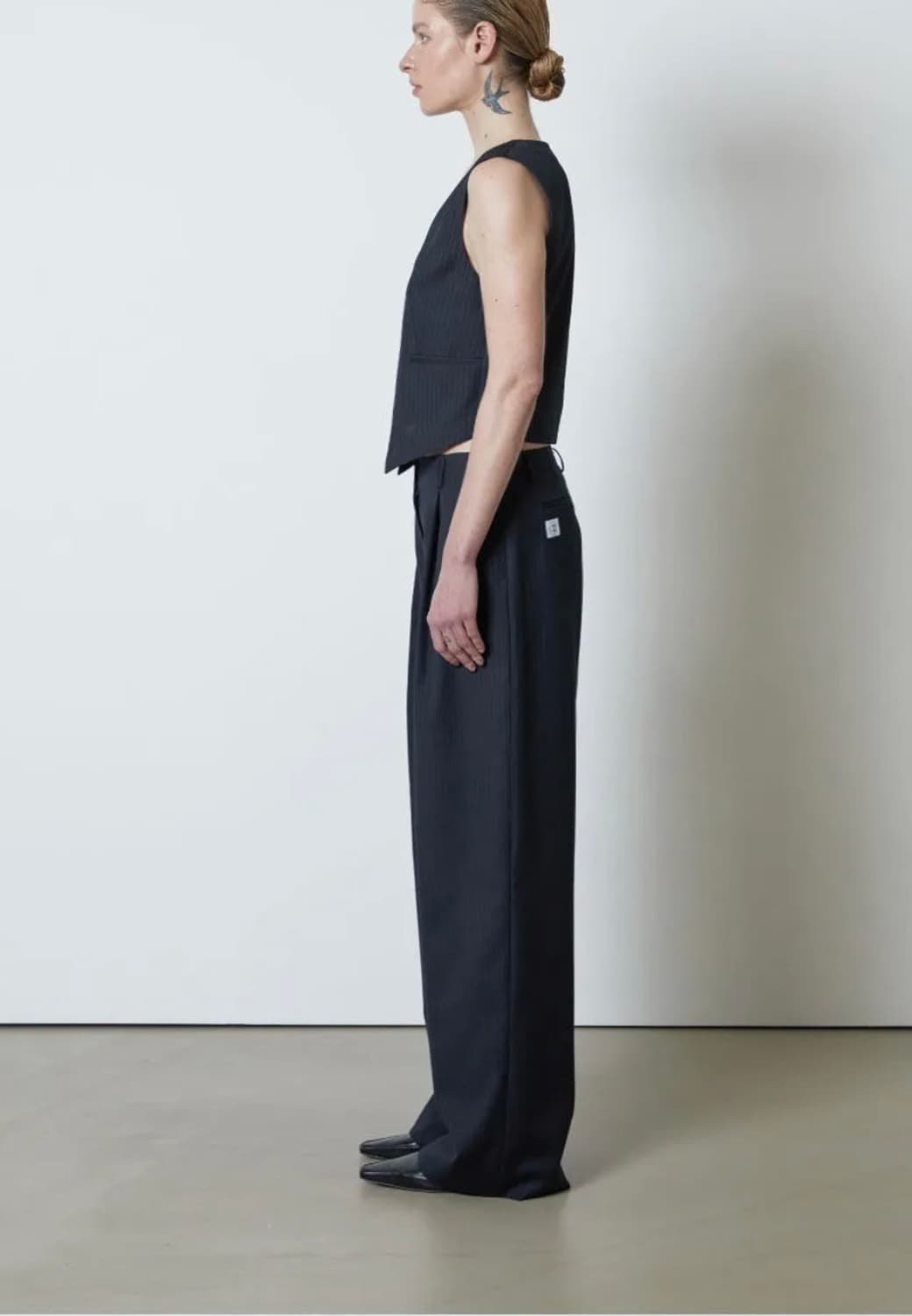 쓰리투에이티 pintuck wide slacks navy 상품이미지3