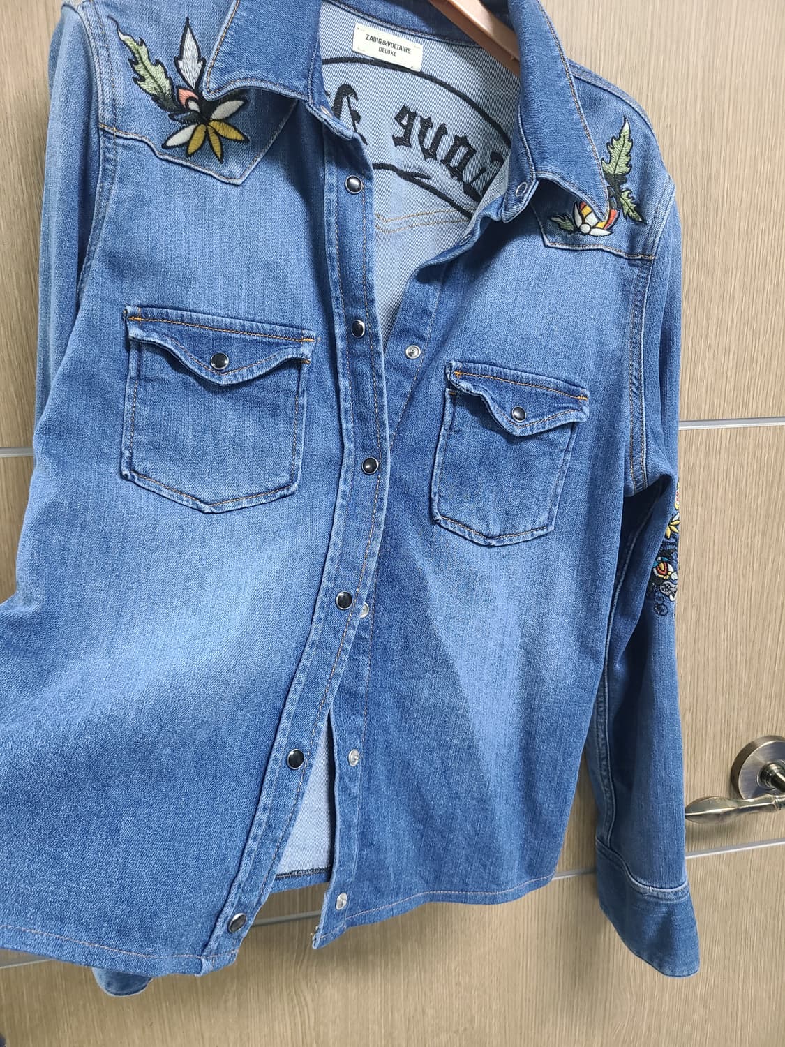 자딕앤볼테르 플라워 자수 데님 셔츠 상품이미지4