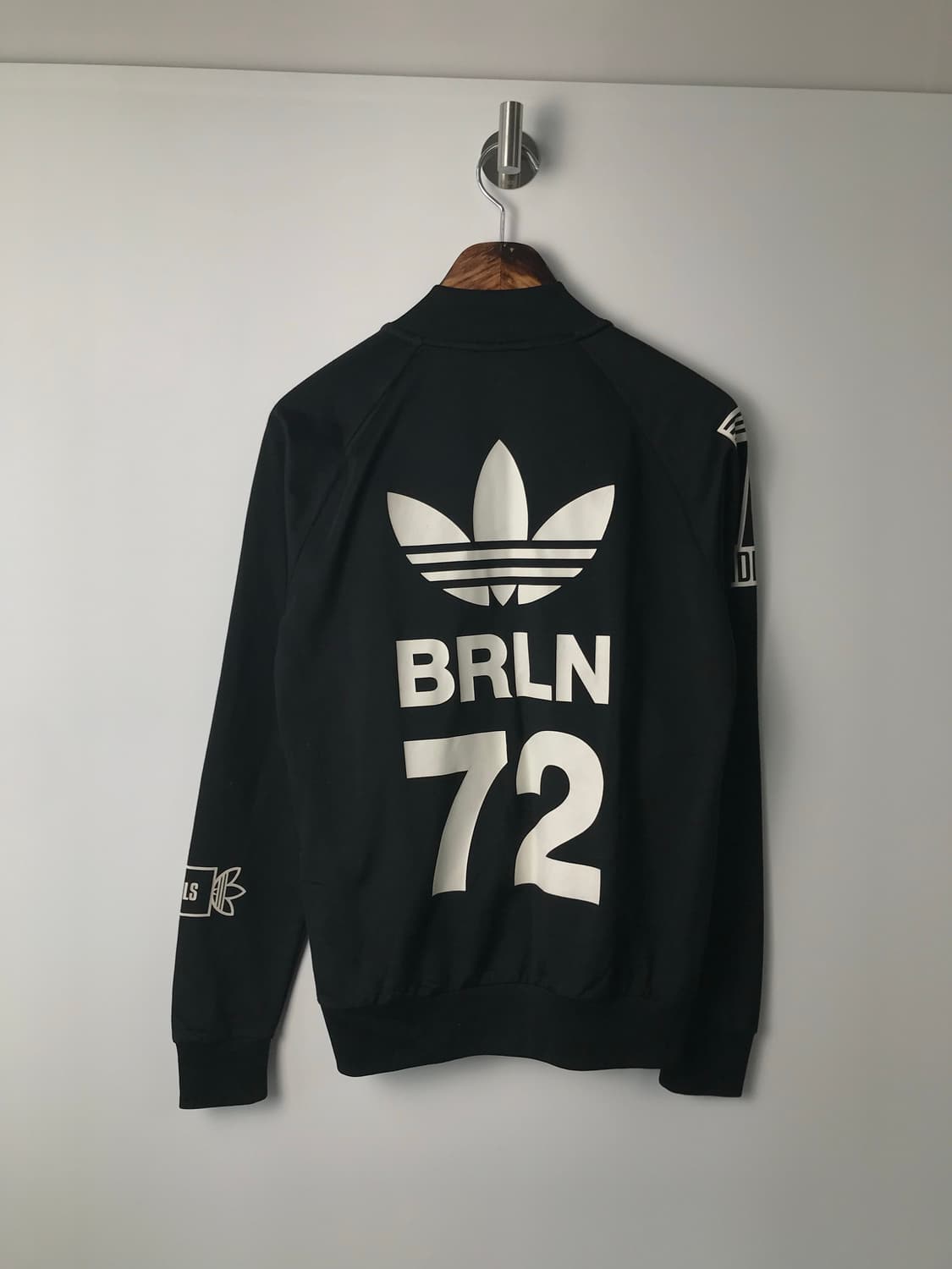 아디다스 베를린 로고 배치 트랙탑 져지 상품이미지4