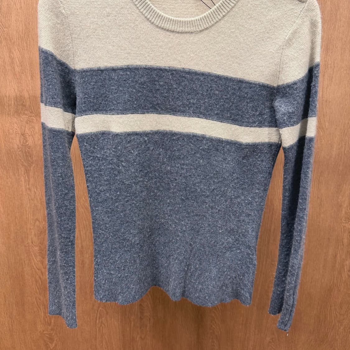 마이클코어스 라운드넥 니트 슬리브 숄더 지퍼 디테일 아이보리 그레이 상품이미지5