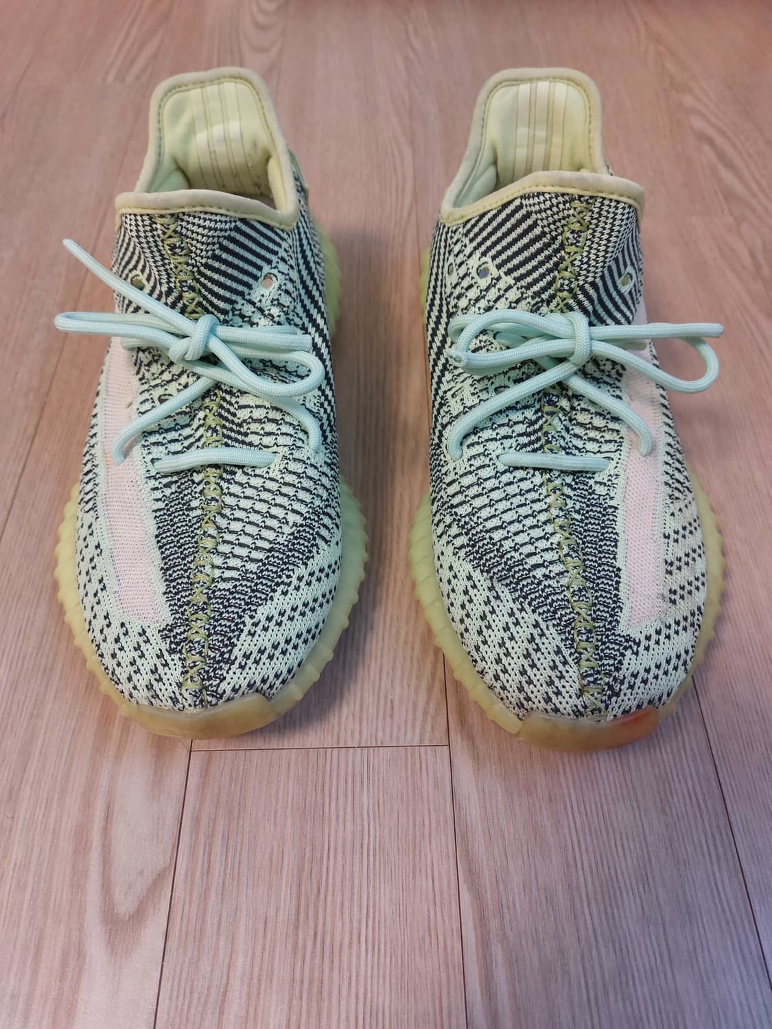 아디다스 이지 부스트 350 V2 이즈릴 - 논리플렉티브 상품이미지2