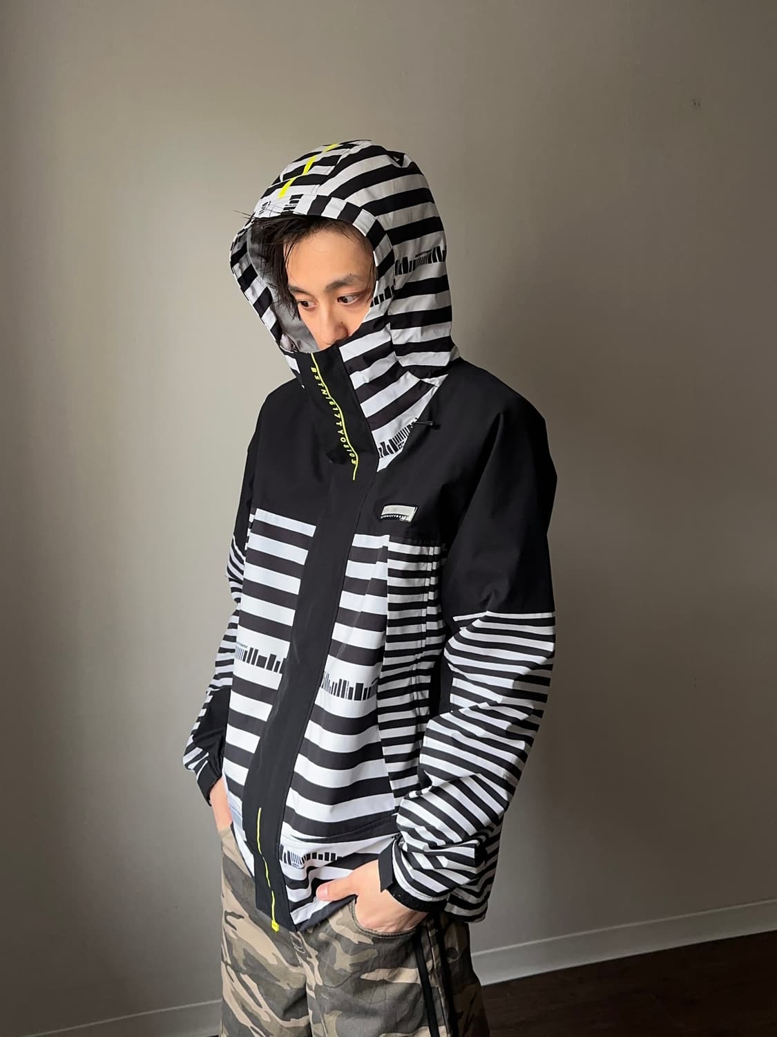 New Balance Golf 이레귤러 스트라이프 윈드 브레이커 상품이미지1