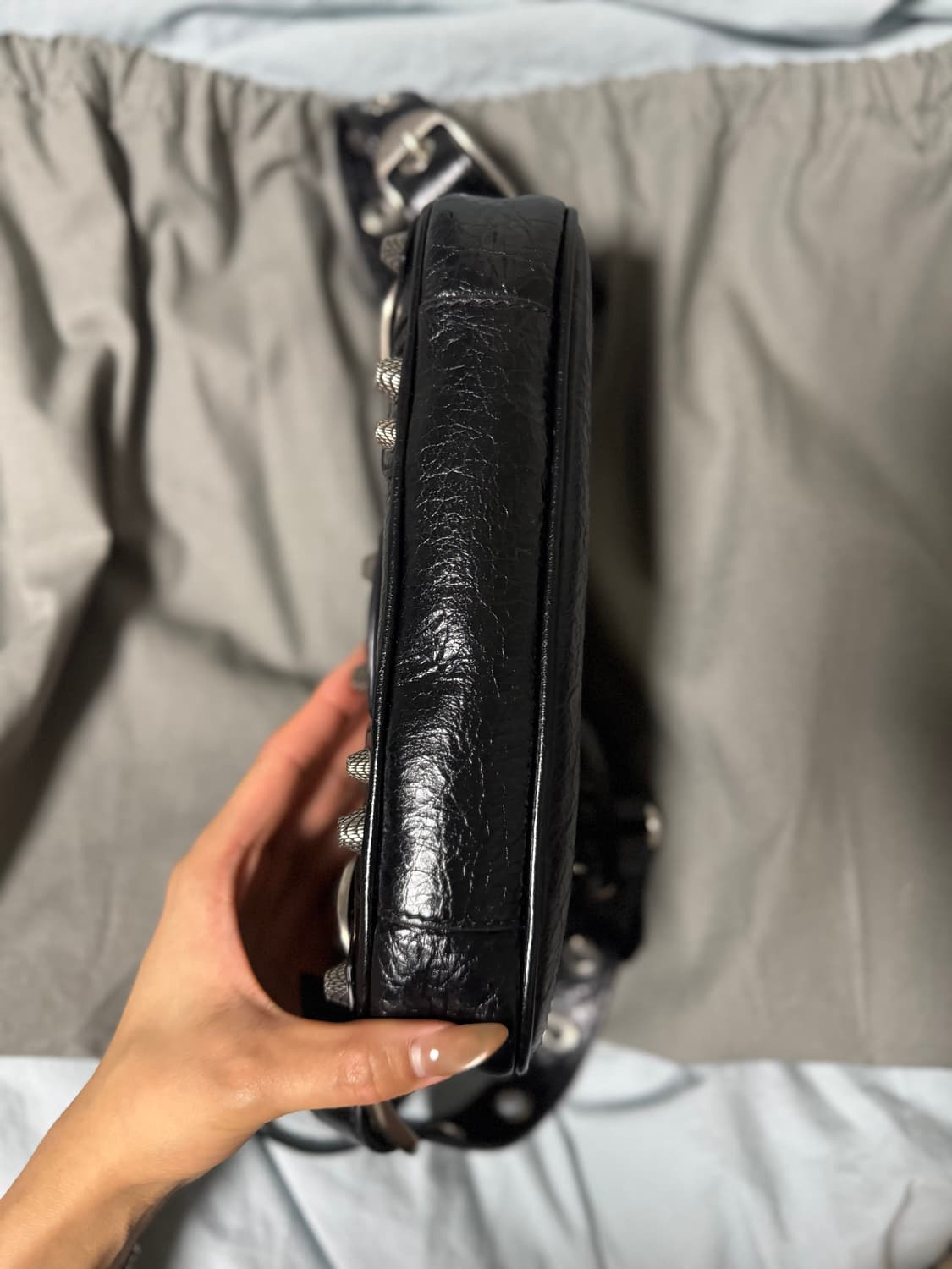 발렌시아가 르카골 슬링백xs블랙 상품이미지6