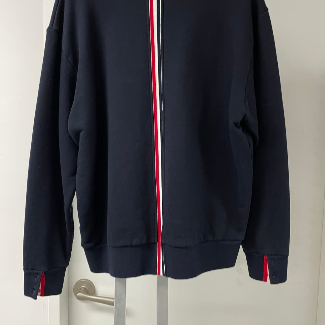 톰브라운 백삼선 맨투맨 5 상품이미지3