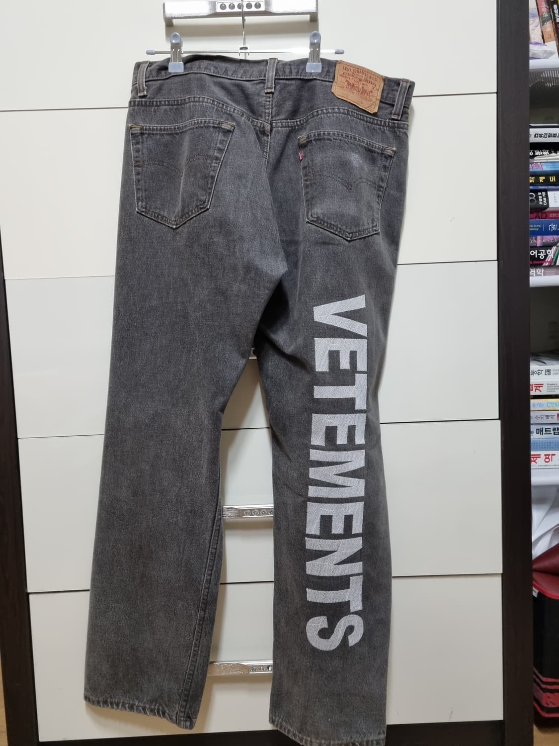 [M] 베트멍x리바이스 뒷자수 흑청 데님 진 상품이미지3